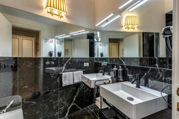 Baboon Room image 15