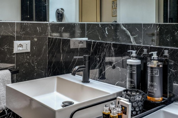 Baboon Room image 16